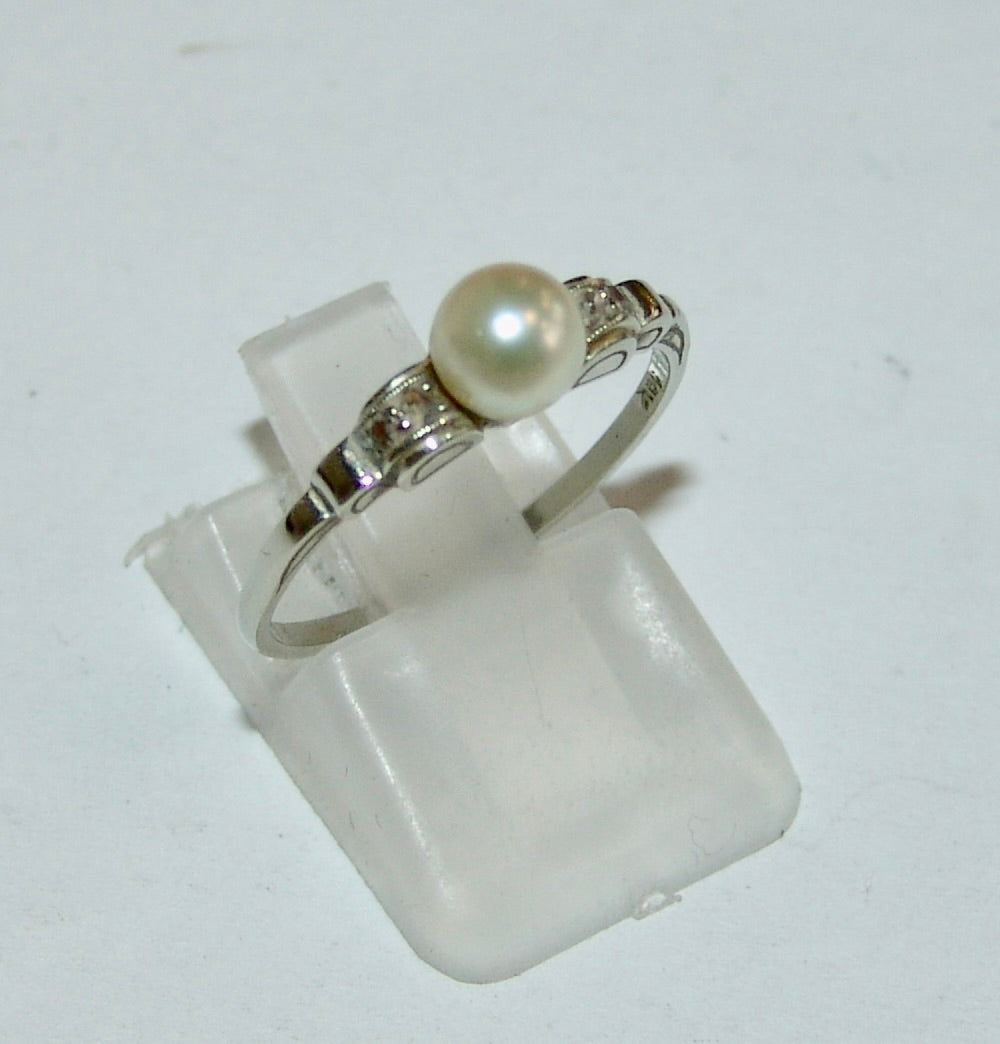 Damen - Ring Weißgold und Perle
