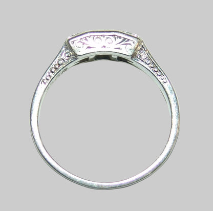 Ring Art Deco Weißgold Diamanten und Smaragd